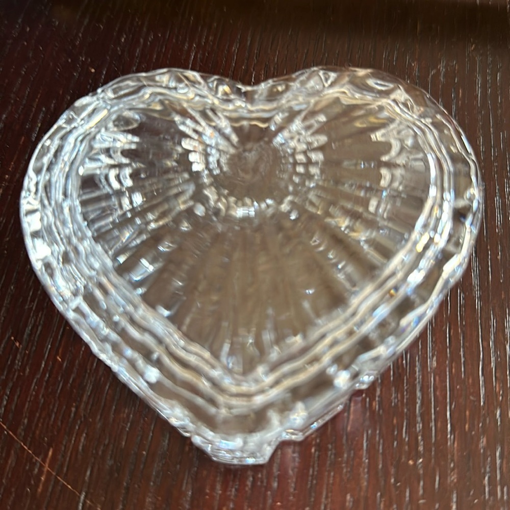 Valentine clear glass heart-shaped trinket box